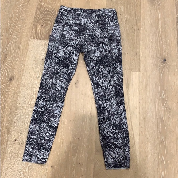 lululemon athletica Pants - Lululemon speed up tight gently worn